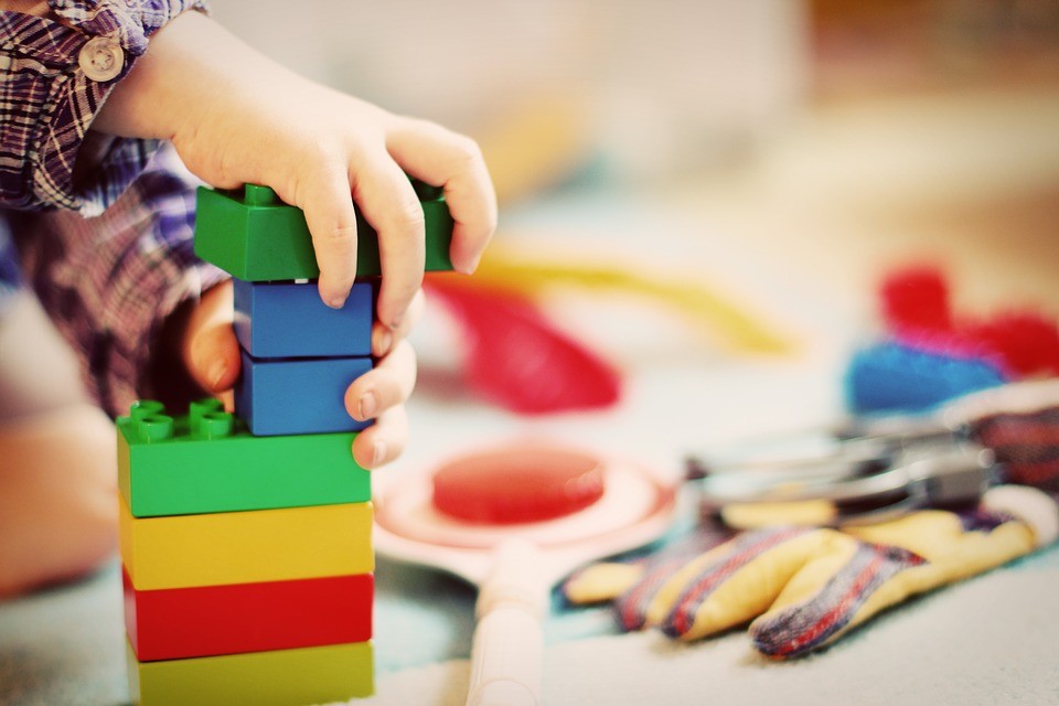 Drewniane zabawki, a rozwój dziecka